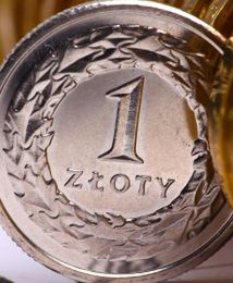 Analitycy: złoty coraz mocniejszy
