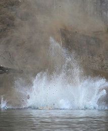 Z 30-metrowego klifu w Gdyni zepchnięto schron