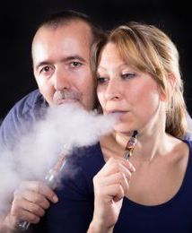 Będzie zakaz palenia e-papierosów w autobusach i tramwajach