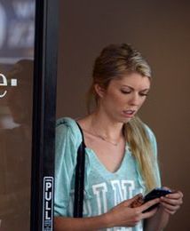 T-Mobile odpowiada oburzonym Polakom i... usuwa reklamę