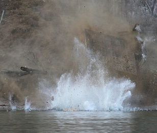 Z 30-metrowego klifu w Gdyni zepchnięto schron