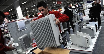 OSW: tanieje energia w hurcie w UE, ale rachunki odbiorców rosną