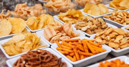 Chipsy idą na dietę, bakalie na topie