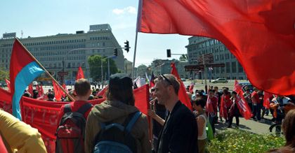 1 majowy marsz pod hasłem: "Pracy, Mieszkań, Godnej Płacy!"