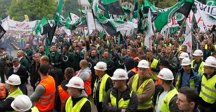 Tysiące górników protestuje na ulicach Katowic