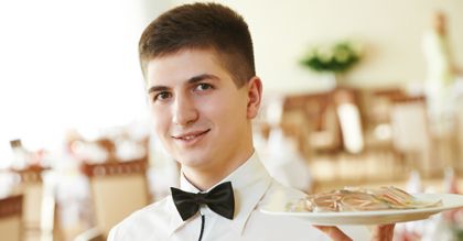 W wakacje łatwiej o pracę. Pomagają w tym przepisy regulujące pracą tymczasową (WIDEO)