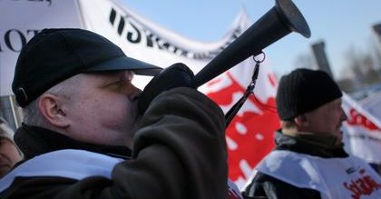 Pracodawcy chcą zmian prawa pracy; związkowcy: ludzie będą emigrować
