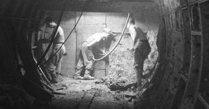 Metro warszawskie ma 19 lat. Prace nad nim - prawie 90
