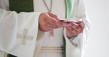 Księża zawsze mają taniej