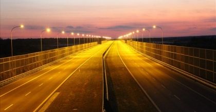 Absurd na A4. Autostrada donikąd, ale oświetlona!