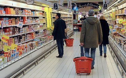 Małe i duże sklepy walczą o klienta