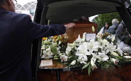 Wyprawił matce pogrzeb, teraz musi zapłacić podatek