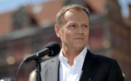 Tusk: Rosja udaje, że embargo na polskie owoce to nie sankcje