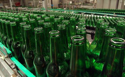 Sprzedawać butelki chcą, odbierać już nie