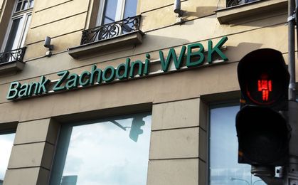 BZ WBK zmienia umowy klientom dawnego Kredyt Banku. Jest się czego obawiać?