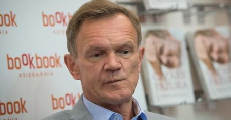Pazura próbuje tłumaczyć się z udziału w akcji odmawiania różańca: "Nie jestem fanatykiem!"
