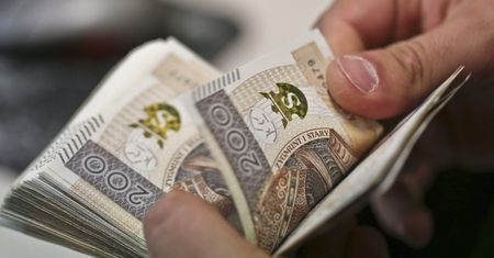 Niszczył banknoty i wymieniał w NBP. Jest akt oskarżenia ws. wyłudzenia 110 tys. zł