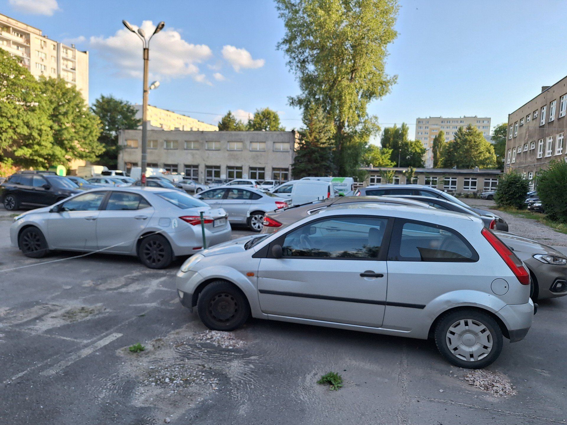 Spotkaniu mieszkańców w sprawie likwidacji parkingu towarzyszyło zbieranie podpisów pod petycją do prezydent Hanny Zdanowskiej