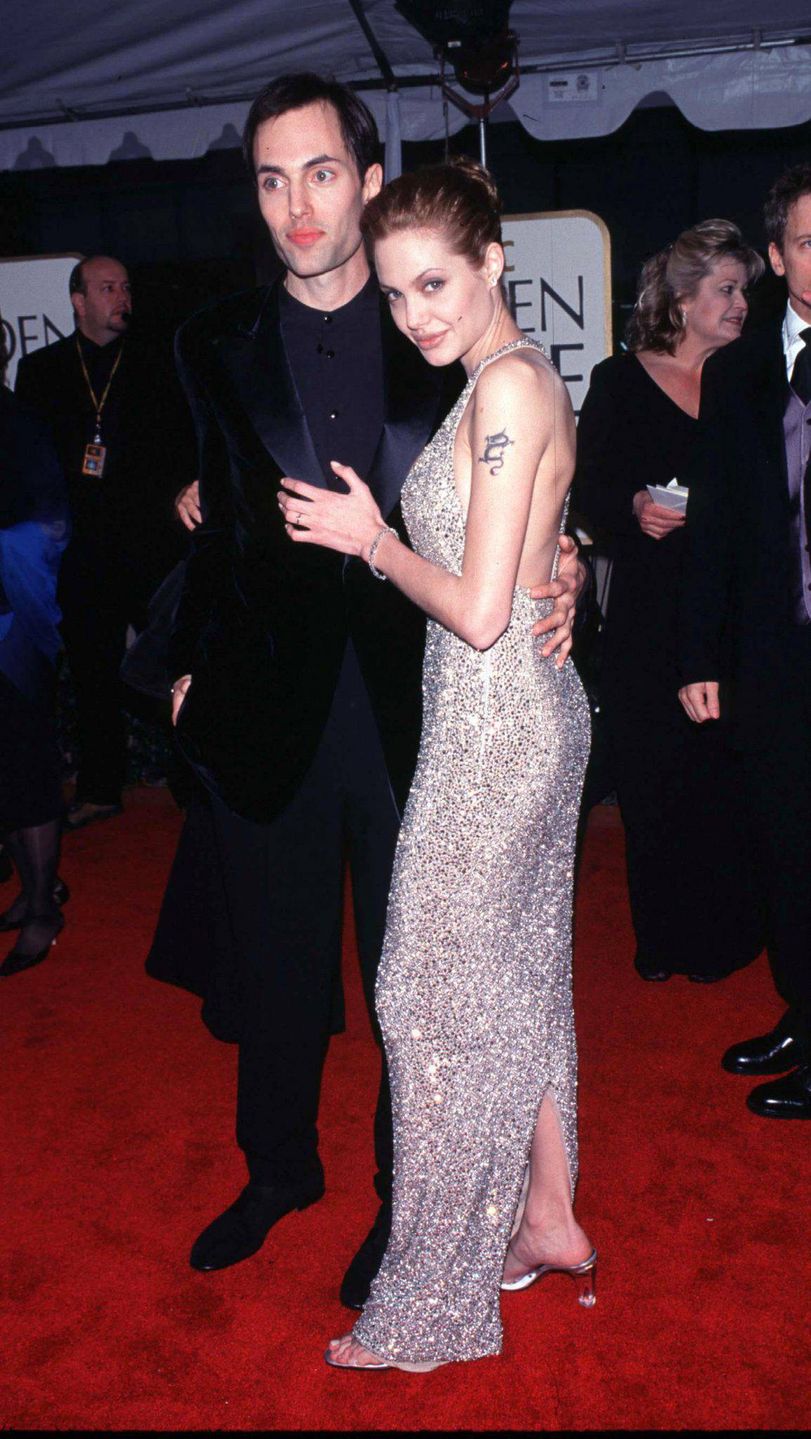 Angelina Jolie w kreacji Randolph Duke - Złote Globy 1999