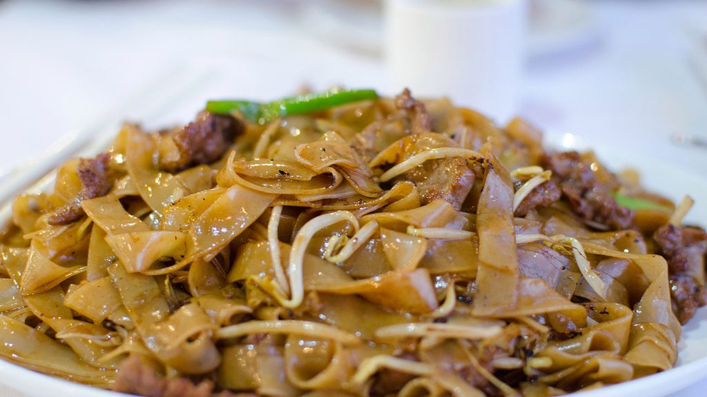 Danie z makaronem ryżowym i wołowiną (nieprzygotowane)