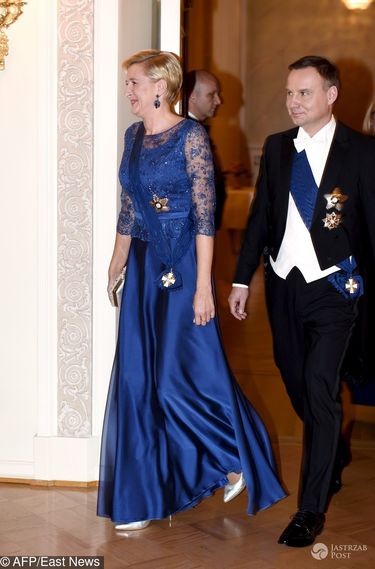 Agata Duda w niebieskiej sukni na obiedzie z parą prezydencką Finlandii