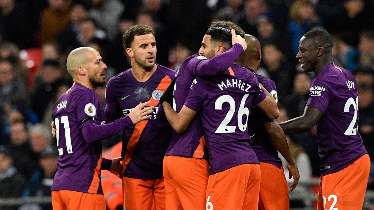 PAP/EPA / NEIL HALL / Na zdjęciu: piłkarze Manchesteru City