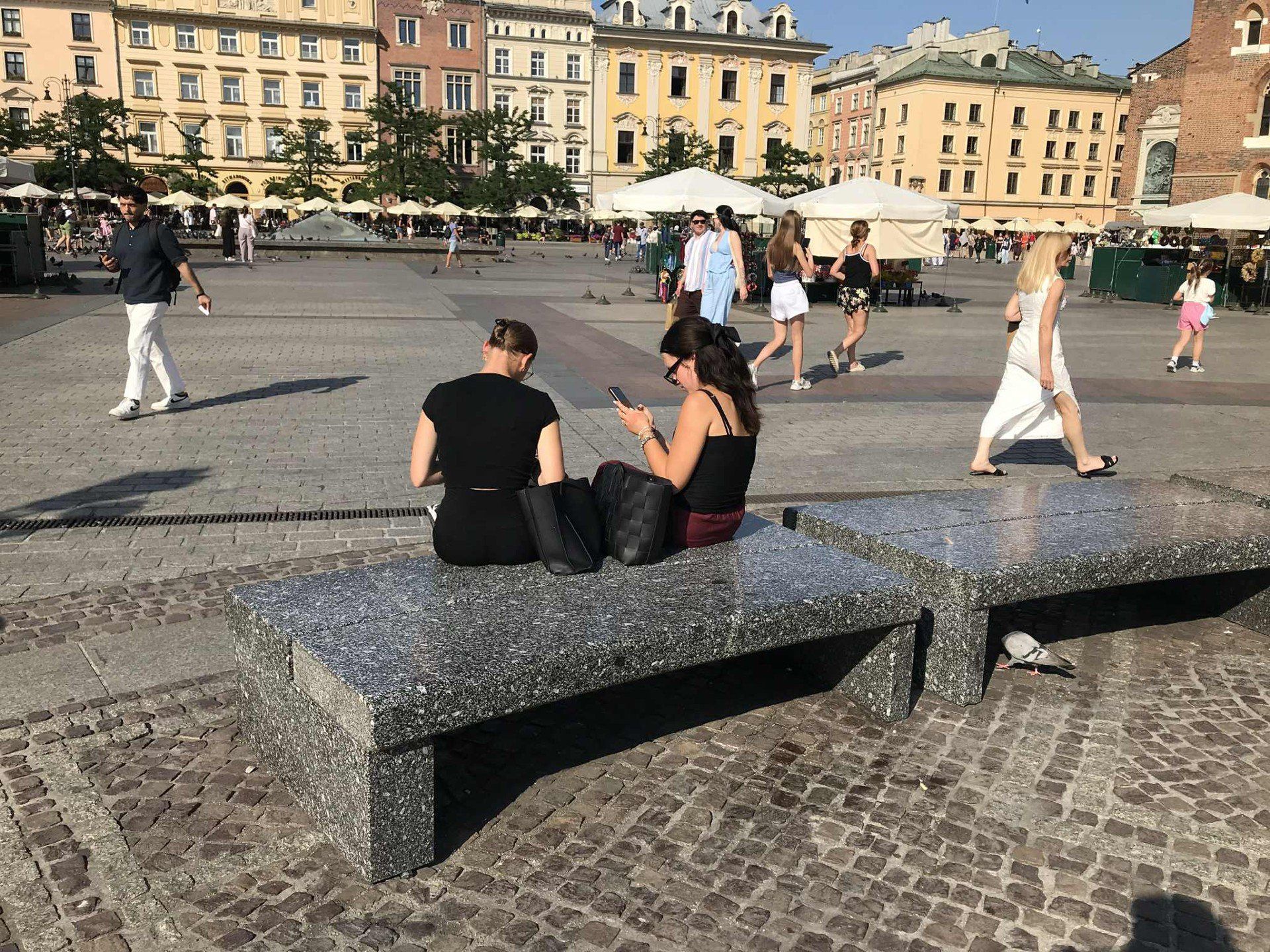 Zraszacze dają nieco ochłody w gorące dni