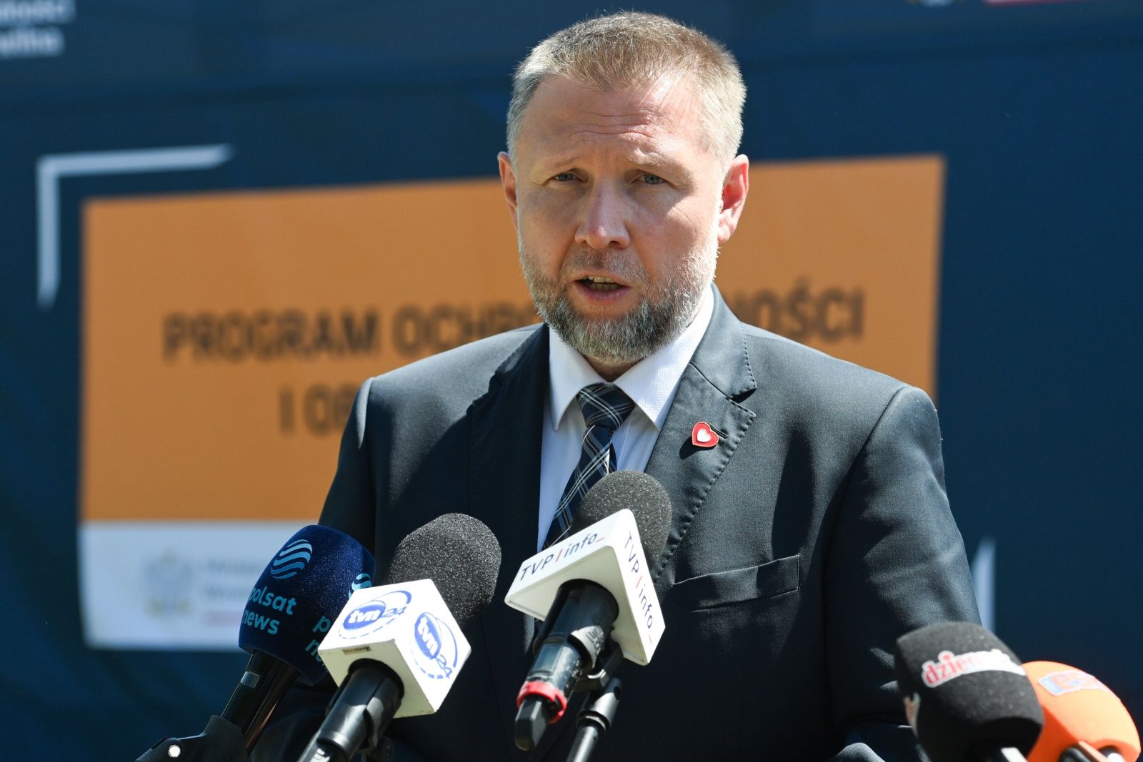 Fałszywe alarmy do służb. Kierwiński: Zatrzymano trzy osoby