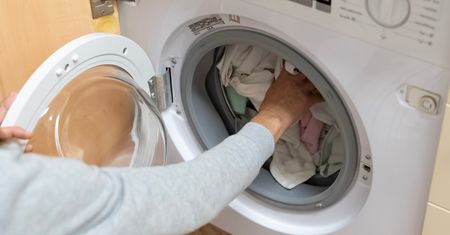 Zawsze ustawiaj ten program w pralce. Rachunki spadną w mig