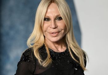 Donatella Versace już tak nie wygląda. Zadziwiła świat "nową twarzą"