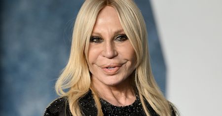 Donatella Versace już tak nie wygląda. Zadziwiła świat "nową twarzą"