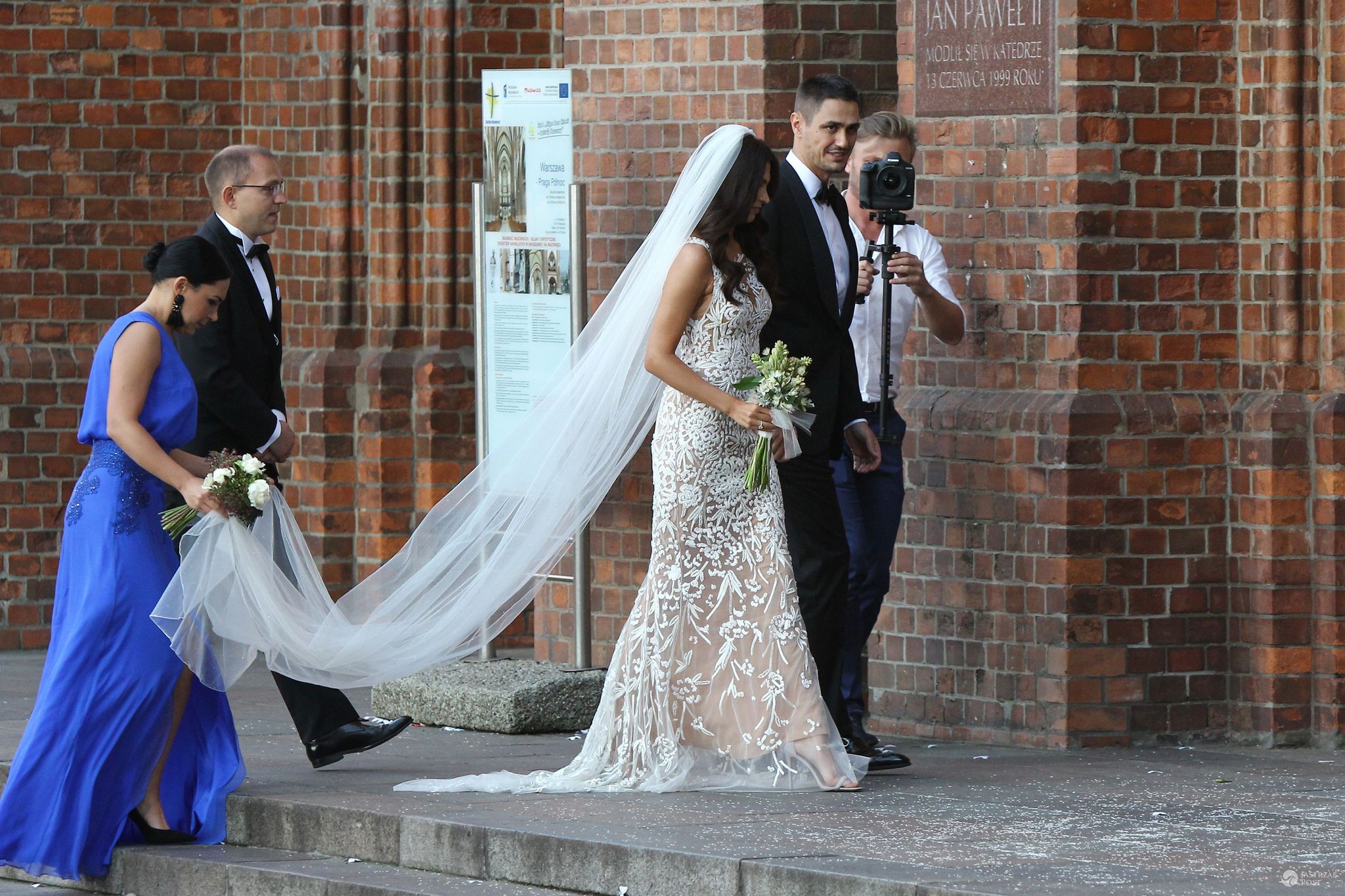 Monika Sochocka na ślubie z Tobiasem Solorzem