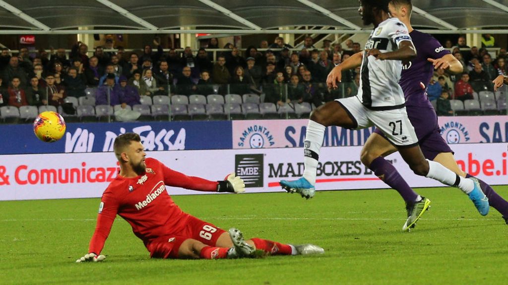 Zdjęcie okładkowe artykułu: Getty Images / Gabriele Maltinti / W meczu ACF Fiorentina - Parma, Bartłomiej Drągowski został pokonany przez Gervinho