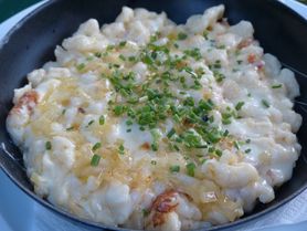 Makaron z serem z sosem serowym (przygotowany)