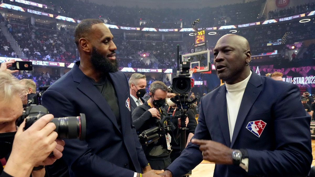 Na zdjęciu od lewej: LeBron James i Michael Jordan