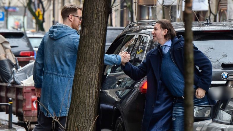 Radosław Majdan odbiera Małgorzatę Rozenek sprzed studia "DD TVN"
