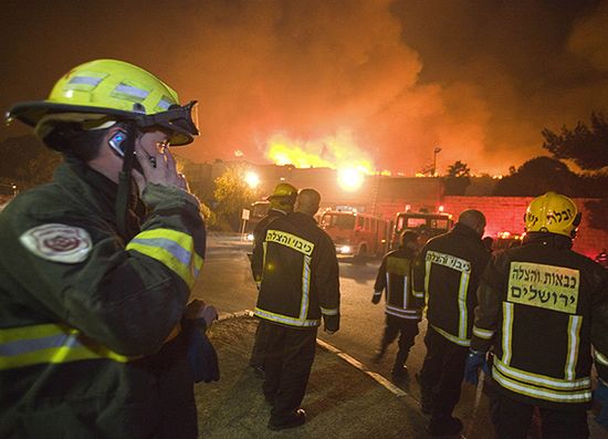 Największy pożar w historii Izraela, rząd prosi o pomoc ...