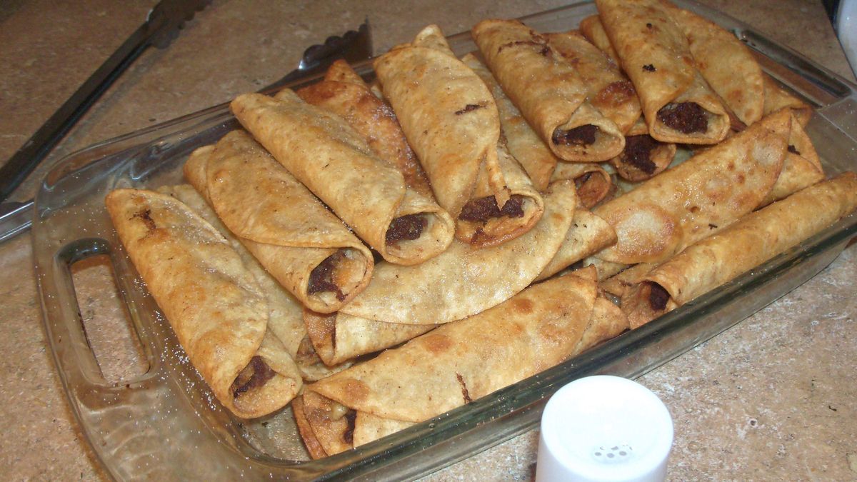 Mrożone taquito z wołowiną i serem przygotowane w piekarniku