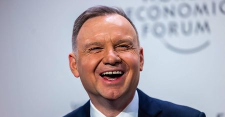 "Niech nie kompromituje państwa". Były sędzia TK z apelem do Dudy