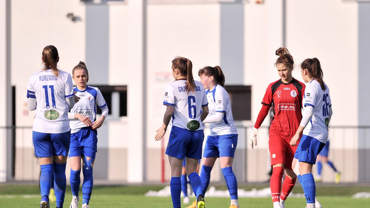 WP SportoweFakty / Krzysztof Porębski / Na zdjęciu: Piłkarki TME UKS SMS Łódź