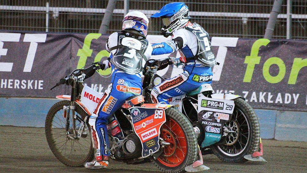 WP SportoweFakty / Grzegorz Jarosz / Emil Sajfutdinow i Grzegorz Zengota dziękują sobie za jazdę.