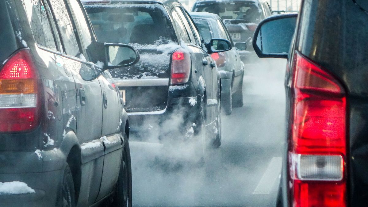 W grudniu 2022 r. sprowadzono do Polski o blisko 22 proc. mniej używanych aut niż rok wcześniej