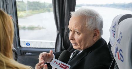 "Cyrk polityczny". Biedroń o pomyśle Kaczyńskiego