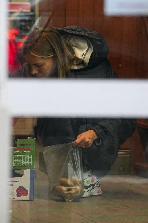 Izabela Janachowska pojechała po ziemniaki luksusowym autem
