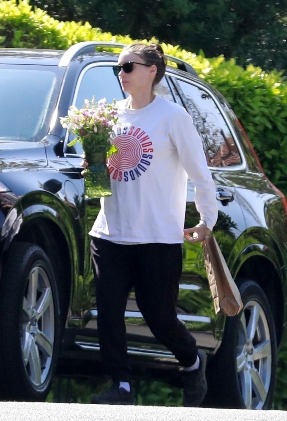 Rooney Mara odwiedza z kwiatami swoją siostrę