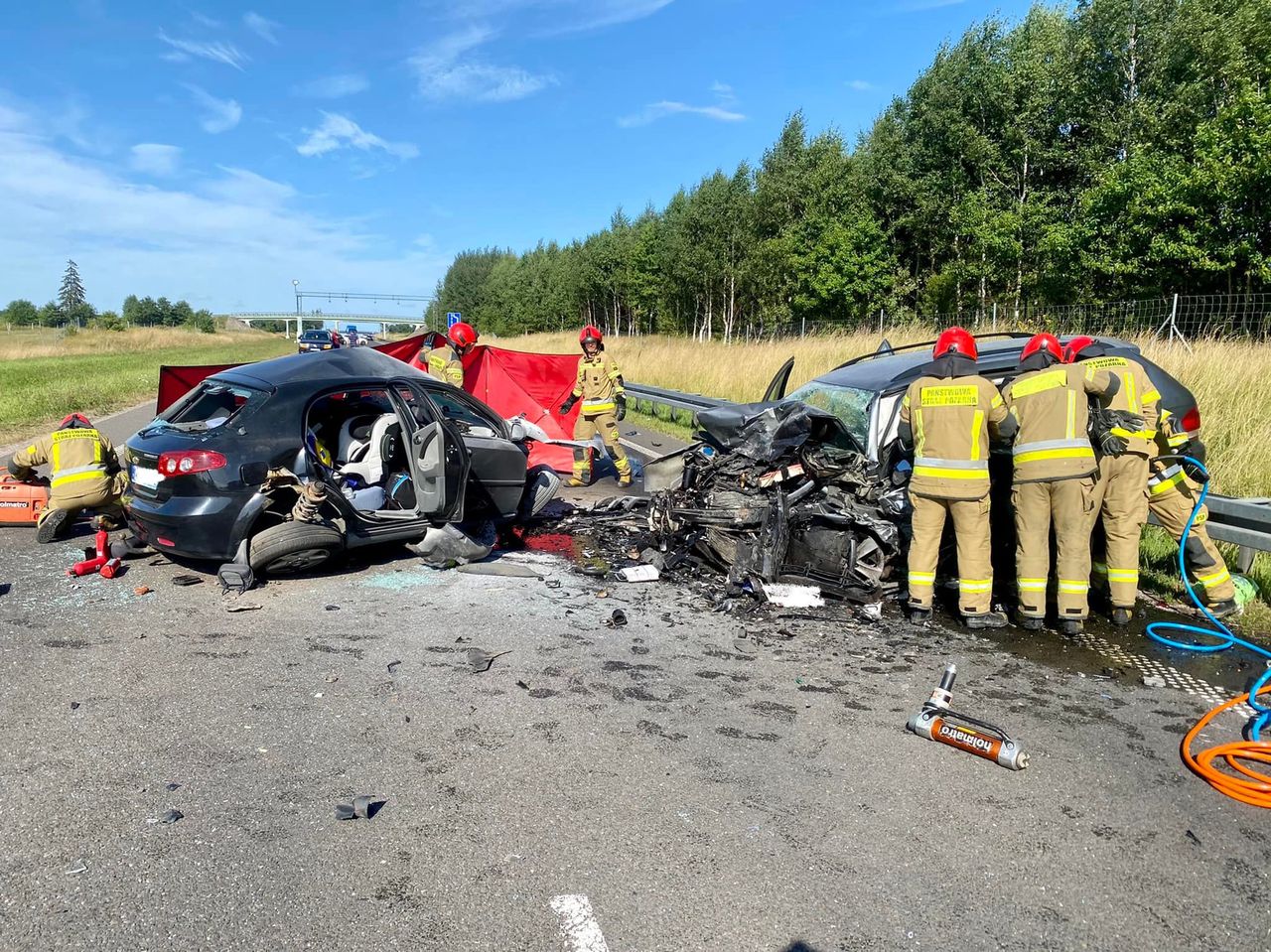 Prokurator bada sprawę wypadku na S22 pod Elblągiem. Wiemy, co z uratowanym dzieckiem