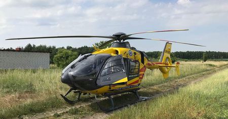 Ranny rowerzysta przetransportowany śmigłowcem LRP do szpitala w Pile