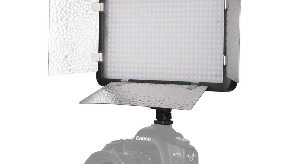 Nowe, przenośne panele LED Quadralite Thea mogą być zasilane z baterii, a dwa z nich oferują krawędziowe podświetlanie 1