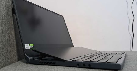 ASUS ROG Zephyrus Duo 15 – test. Granie na dwóch ekranach