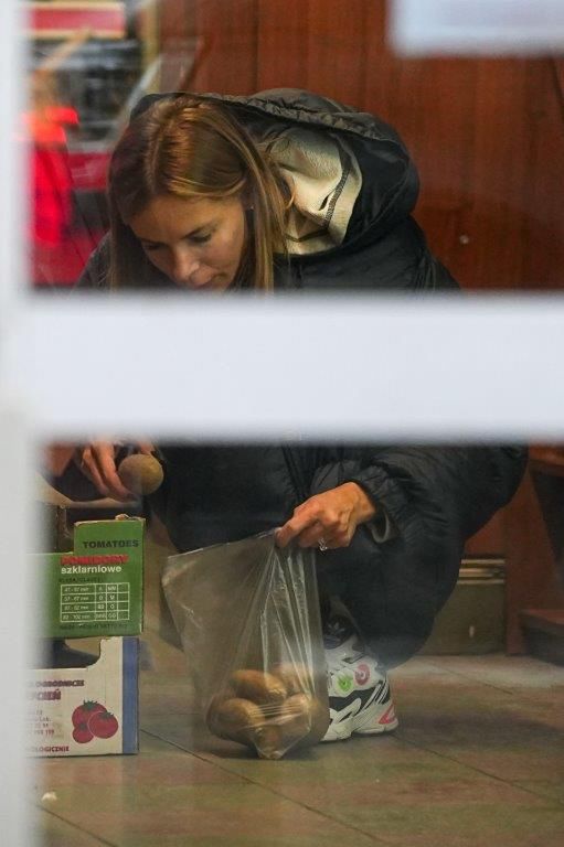 Izabela Janachowska pojechała po ziemniaki luksusowym autem